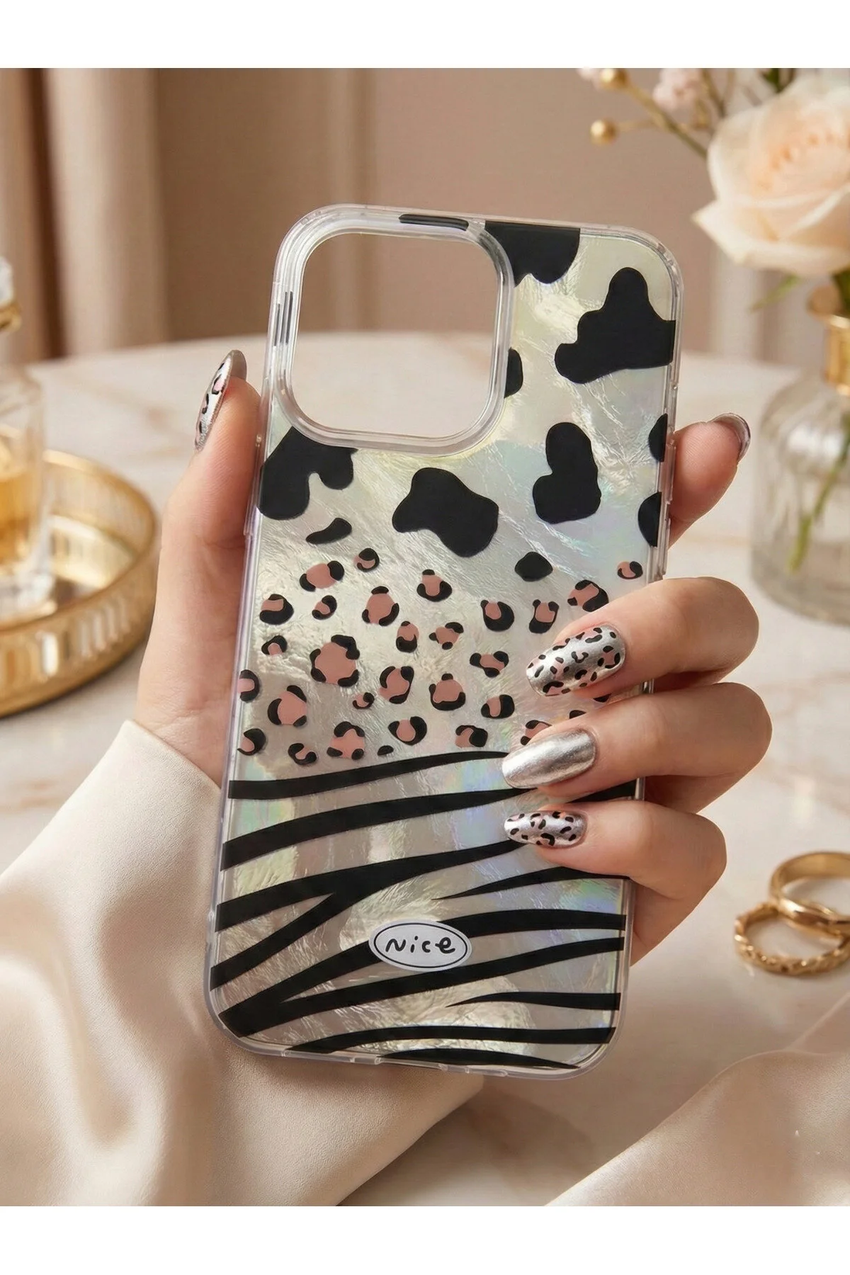 Apple iPhone 15 Uyumlu Mix Animal Print Serisi - Holografik Işıltılı ve Kamera Korumalı Kapak