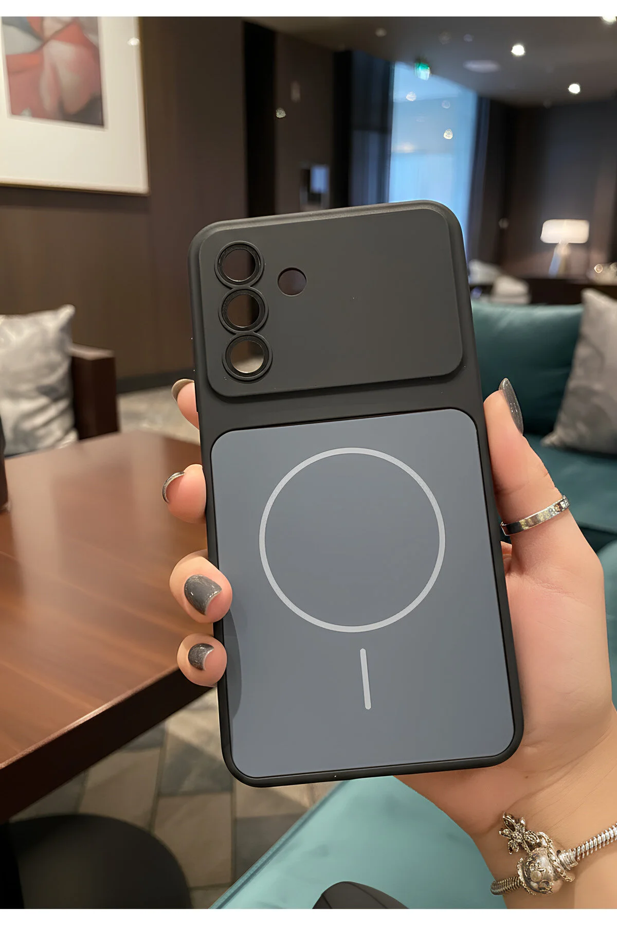 Samsung Galaxy A17 İçin Uyumlu Manyetik Şarj Destekli Darbe Emici Lens Korumalı Mat Füme Kılıf