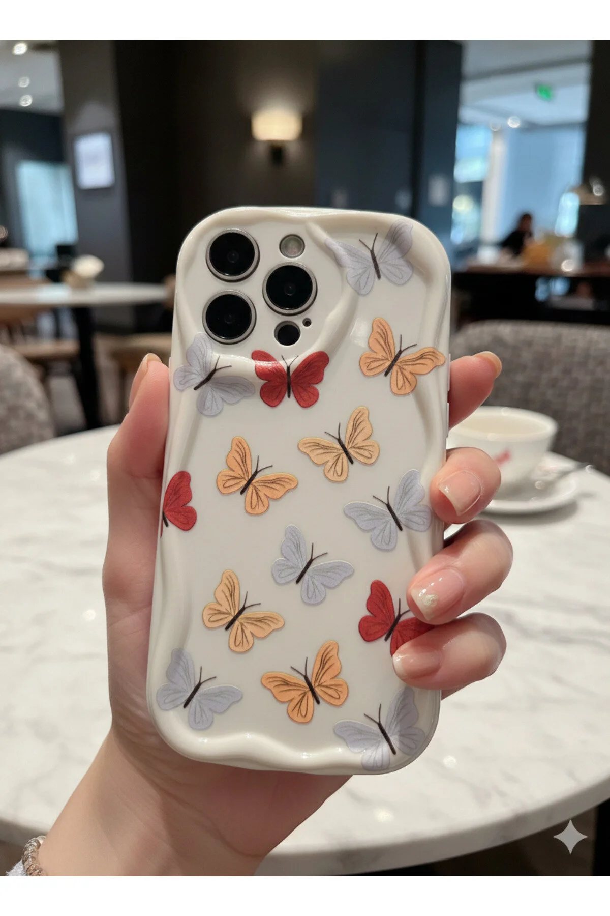 iPhone 14 Pro Max Uyumlu Renkli Kelebek Desenli Dalgalı Kenar Kılıf - Kamera Korumalı