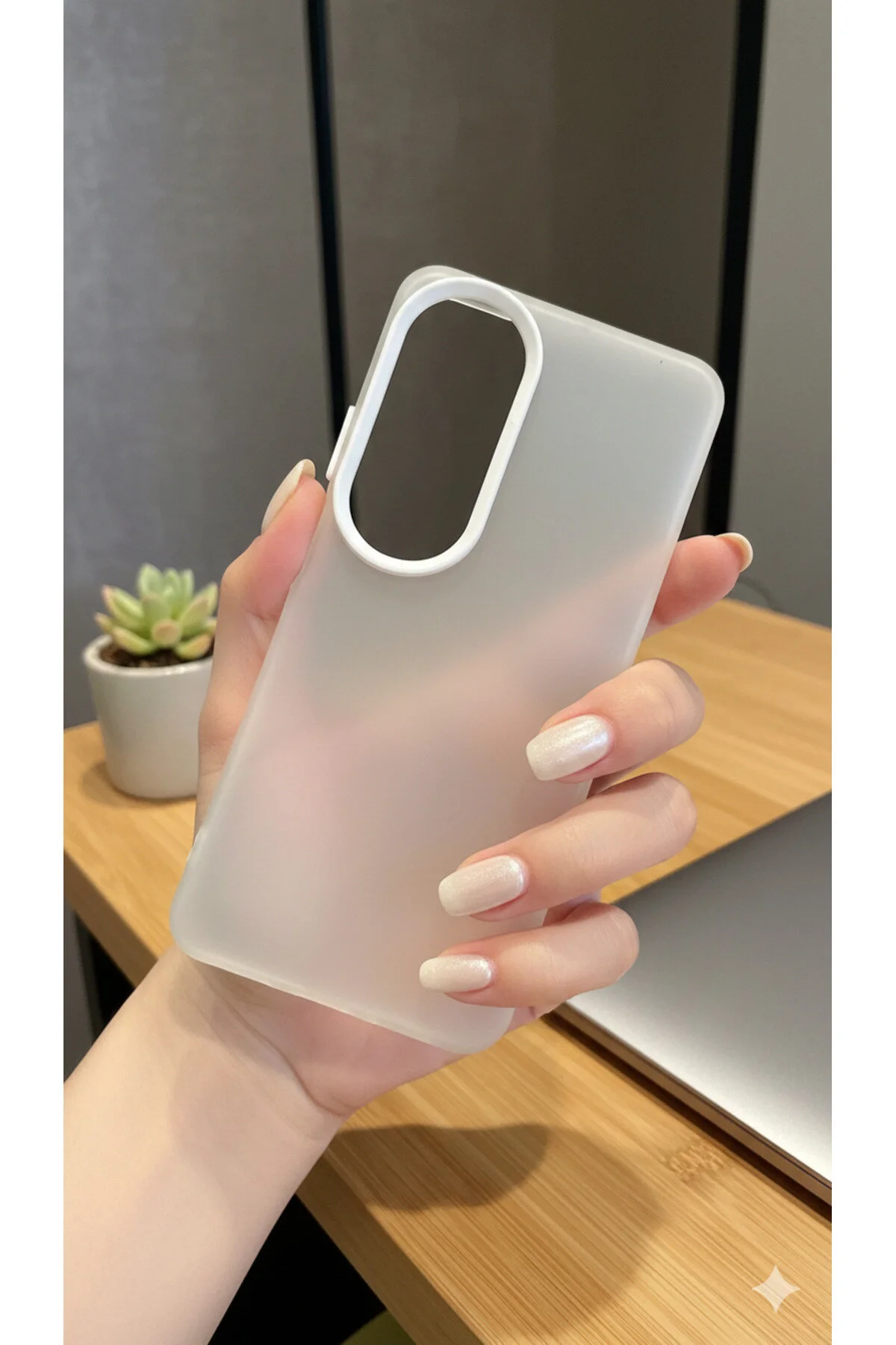 Oppo A60 Kılıf Buzlu Saydam Sararmaz Elde Kaymaz Kamera Çıkıntılı Kapak