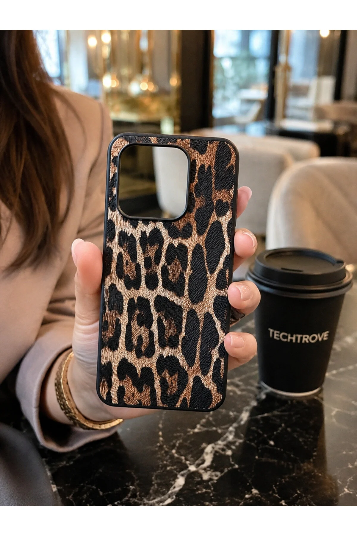 Tecno Spark 10 Pro Leopar Desenli Kamera Korumalı Telefon Kılıfı – Şık ve Dayanıklı Premium Tasarım