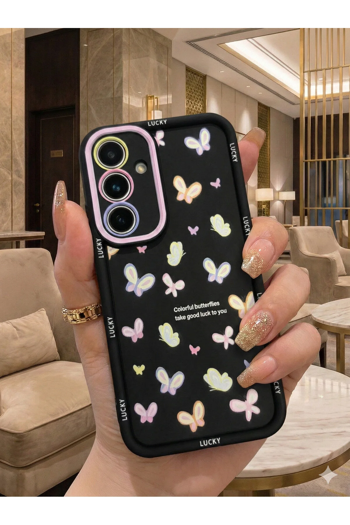 Samsung Galaxy A26 İçin Siyah Zemin Kelebekli ve Renkli Lens Çerçeveli Lucky Tasarım Kılıf