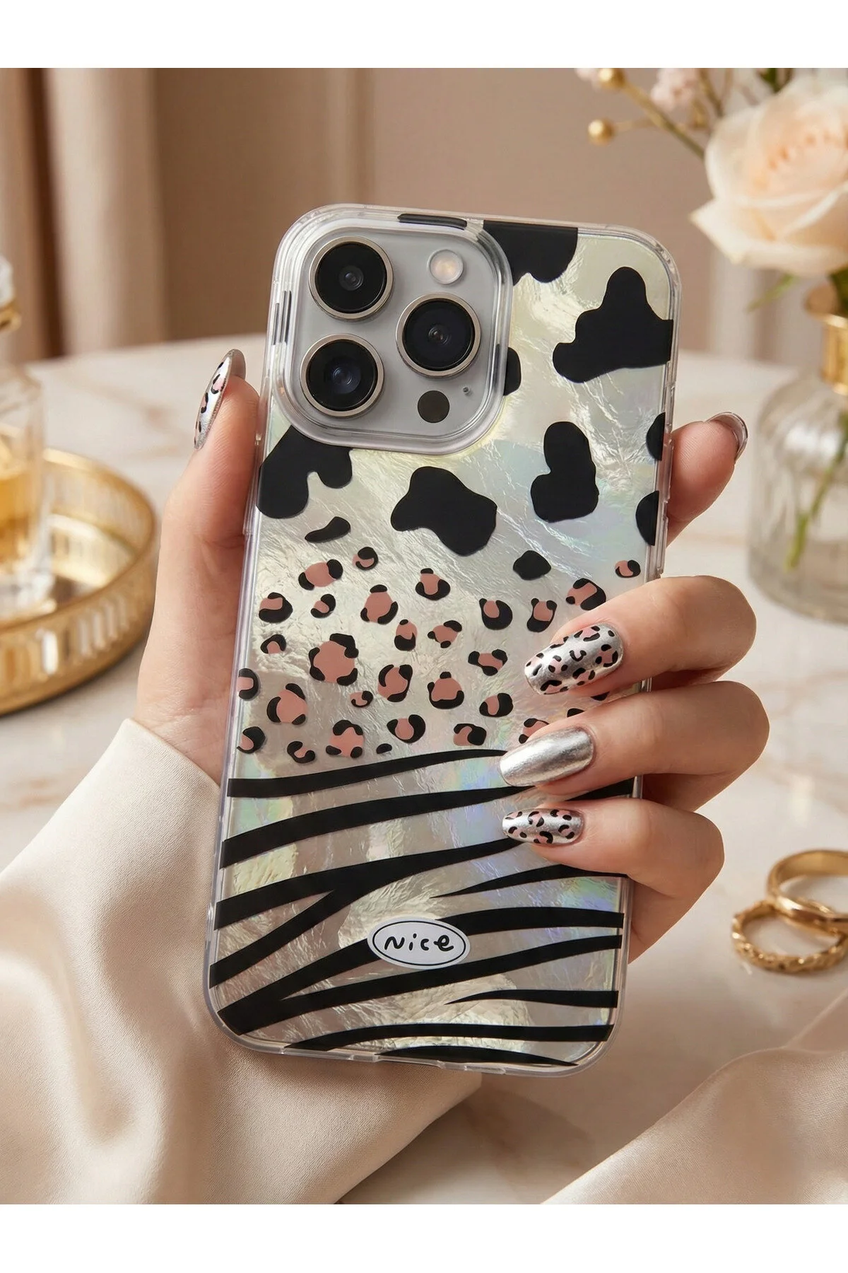 Apple iPhone 15 Pro Max Uyumlu Mix Animal Serisi - Holografik Işıltılı ve Kamera Korumalı Kapak