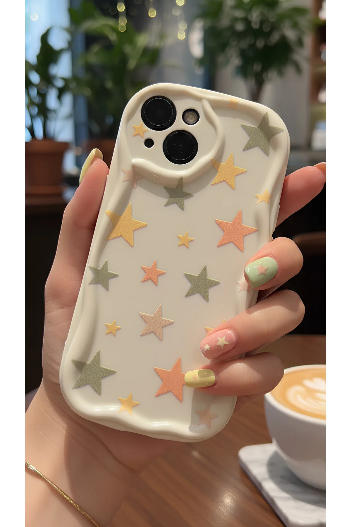 Apple iPhone 13 Uyumlu Pastel Yıldız Desenli Dalgalı Kenar Kılıf - Kamera Korumalı
