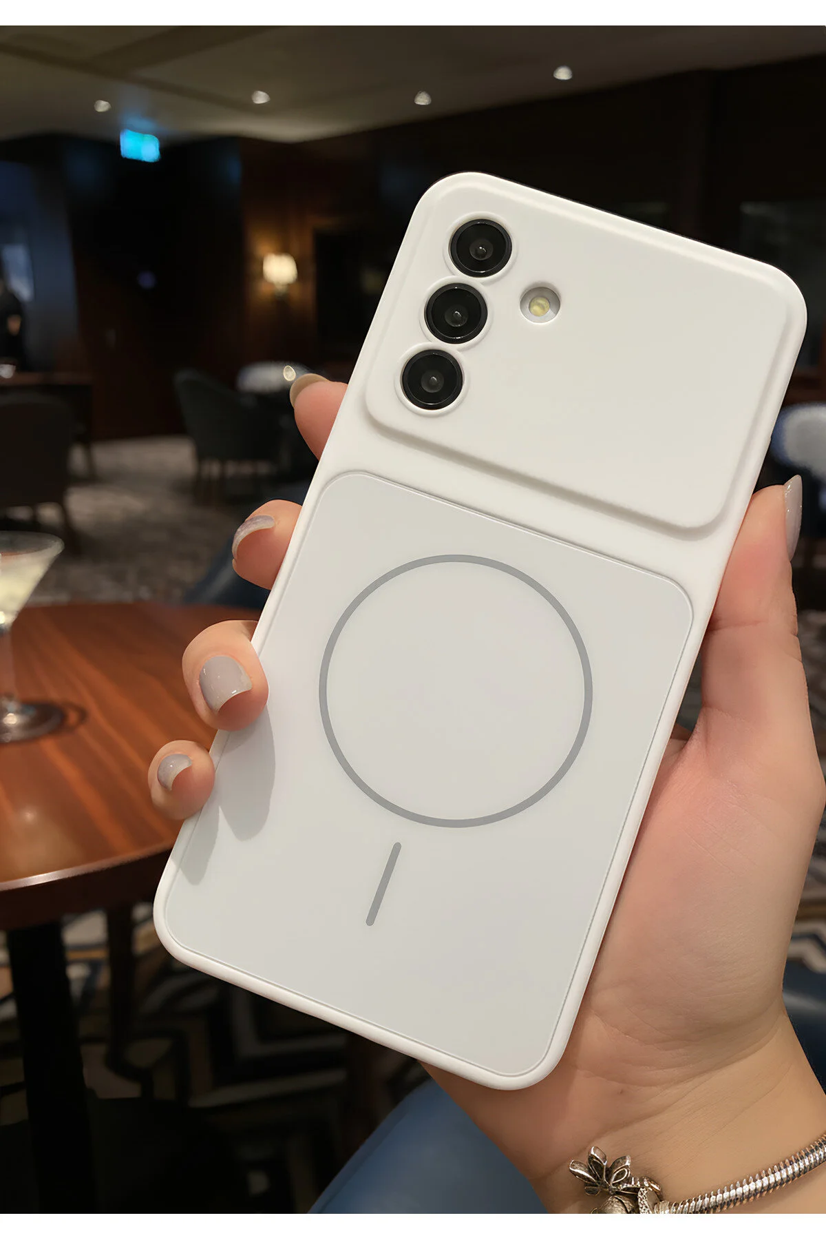 Samsung Galaxy A16 İçin Uyumlu Manyetik Şarj Destekli Darbe Emici Lens Korumalı Mat Füme Kılıf
