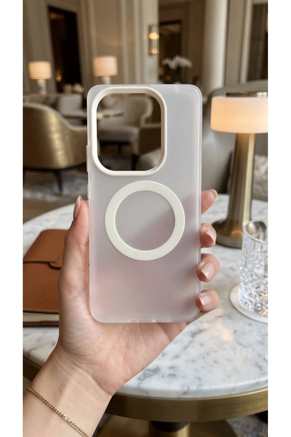 Redmi Note 13 Pro 4G MagSafe Uyumlu Buzlu Mat Kamera Korumalı İnce Silikon Kılıf - Beyaz