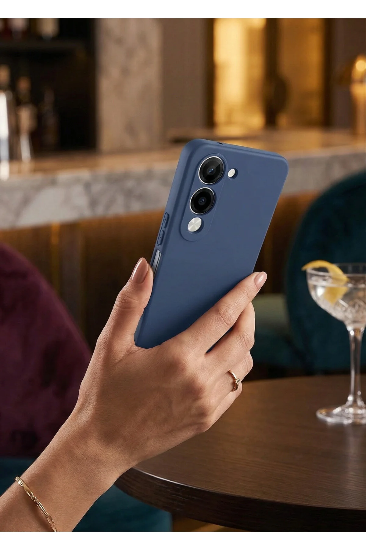 Vivo Y19 İçin Uyumlu İçi Kadife Kamera Koruma Çıkıntılı Elde Kaymaz Lansman Kılıf