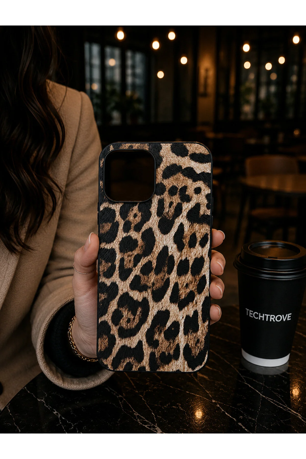 iPHone 13 ve 14 Leopar Desenli Kamera Korumalı Telefon Kılıfı – Şık ve Dayanıklı Premium Tasarım
